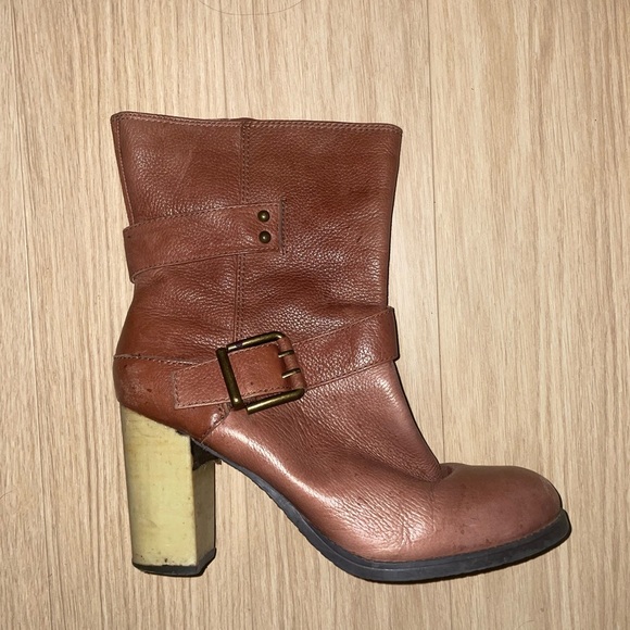Brown boots/ ankle boots/ buckle down - Picture 2 of 4